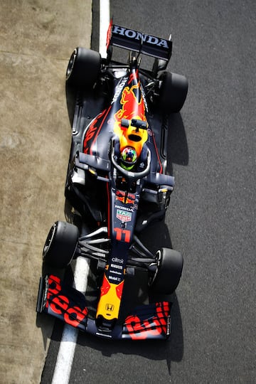 Sergio Pérez rodó con el RB15, monoplaza con el que la escudería compitió en el 2019, en el circuito de Silverstone.