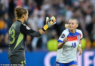 Reencuentro picante con la ‘chica mala’ Chloe Kelly