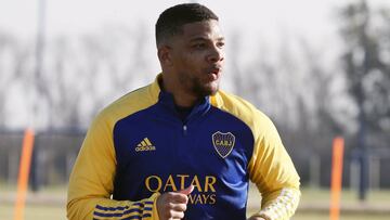 Frank Fabra sería uno de los 18 jugadores de Boca con COVID-19