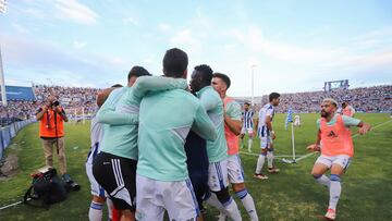 El Recreativo de Huelva celebra el ascenso a Primera Federación.