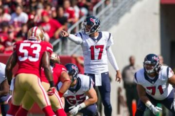Por parte de los Texans, las grandes atracciones eran los debuts de Osweiler y Lamar Miller. El primero s¨®lo disput¨® los primeros tres drives, totalizando 27 yardas de pase y siendo incapaz de acercarse a la End Zone rival. El corredor hizo una carrera de 14 yardas, para un total de 30 en 4 intentos. Por parte de los locales, Blaine Gabbert tom¨® ventaja en la lucha por el puesto de QB titular en San Francisco (63 yardas de pase y 1 TD). Kaepernick no jug¨®.