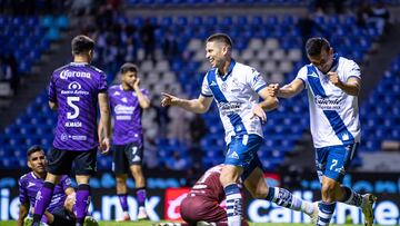 Santiago Ormeno celebrates his goal 3-2 of Puebla during the 6th round match between Puebla and Mazatlan FC as part of the Torneo Clausura 2024 Liga BBVA MX at Cuauhtemoc Stadium on February 02, 2024 in Puebla, Puebla, Mexico.