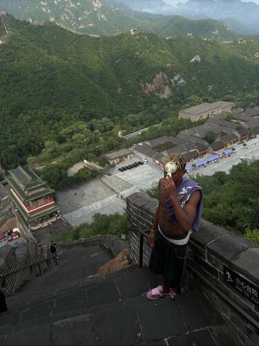 Vinicius Jr hits the beach with friends: the rich and famous on vacation