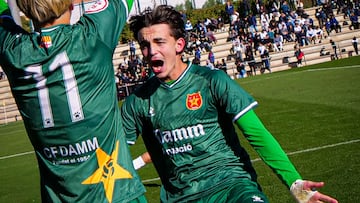 Iker Doblas celebra un gol con la DAMM.