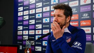 MAJADAHONDA (MADRID), 10/02/2024.- El entrenador del Atlético de Madrid, Diego Pablo Simeone, durante la rueda de prensa que ofreció después del entrenamiento realizado este sábado en la Ciudad Deportiva Wanda de Majadahonda para preparar el partido de Liga de mañana frente al Sevilla. EFE/Zipi
