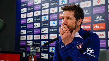 MAJADAHONDA (MADRID), 10/02/2024.- El entrenador del Atl¨¦tico de Madrid, Diego Pablo Simeone, durante la rueda de prensa que ofreci¨® despu¨¦s del entrenamiento realizado este s¨¢bado en la Ciudad Deportiva Wanda de Majadahonda para preparar el partido de Liga de ma?ana frente al Sevilla. EFE/Zipi