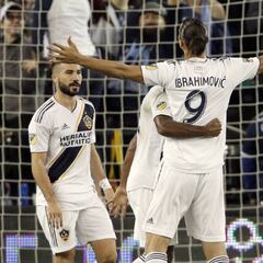 Raiola confiesa que varios clubes han hablado con Zlatan