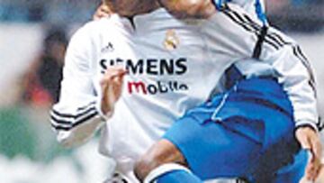 <b>¡INCLUSO HUBO SEXO EN RIAZOR!</B> ¿Cuánto dinero hubieran pagado miles de chicas ayer por estar en el cuerpo de Djalminha? El brasileño se acercó a Beckham, le rodeó con su pierna izquierda, se enganchó con la derecha y se dejó llevar hasta caer sobre el césped. Todo finalizó con un bonito abrazo.