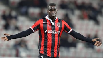 El delantero italiano, Mario Balotelli, durante un partido del Niza.