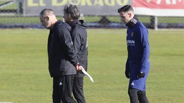 &Aacute;lvaro V&aacute;zquez, en el entrenamiento de hoy nada m&aacute;s sentir molestias en el gemelo izquierdo.