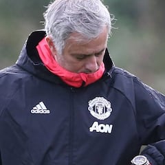 El United llega tarde; el partido arrancó a las 21:07