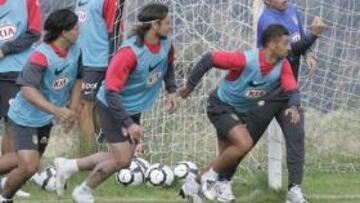 <b>COVENCIDO.</b> El jugador portugués del Atlético de Madrid, Simao Sabrosa, declaró en rueda de prensa que esta temporada "el Madrid tiene que tener cuidado con nosotros".