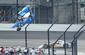 Espectacular accidente de Scott Dixon.