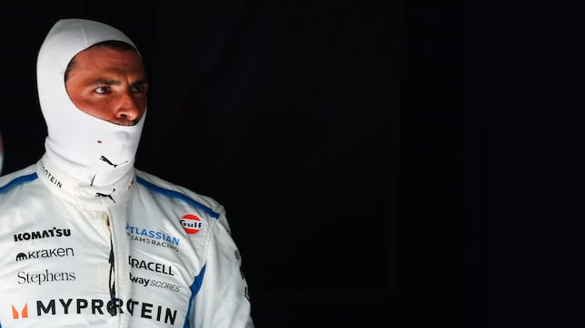 Sainz pasa del blanco al negro