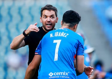 Cruz Azul asalta la cima