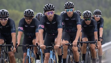 Alberto Contador y los integrantes de la Súper Grupeta, durante la primera etapa del deafío Madrid - Milán by Aurum, en el que el pinteño cumple la promesa que hizo en el pasado Giro de Italia.