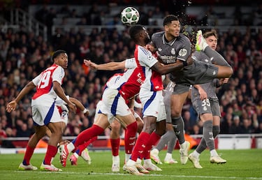 Remate acrobático del jugador inglés del Real Madrid, Jude Bellingham.