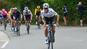 Alaphilippe cambia el tirmo en una cota de la Lieja-Bastoña-Lieja.