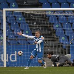 El Compostela sepulta a un Deportivo de esperpento