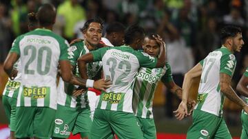 Jugadores de Atl&eacute;tico Nacional celebrando el gol ante Santa Fe en partido por la Liga &Aacute;guila I-2018