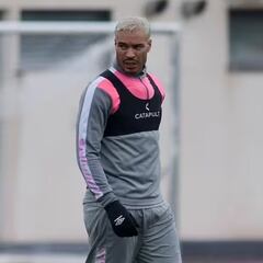 Raúl de Tomás se enzarza con un seguidor por criticar su nuevo peinado