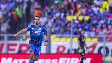 Adrián Aldrete durante un partido con Cruz Azul en el Clausura 2022.