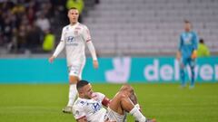 Lyon&#039;s Dutch forward Memphis Depay reacts in pain during the French L1 football match between Lyon (OL) and Rennes (SR) on December 15, 2019, at the Groupama Stadium in Decines-Charpieu, near Lyon. (Photo by ROMAIN LAFABREGUE / AFP)
