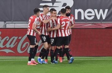 Los jugadores del Athletic de Bilbao celebrando el gol de Berenguer