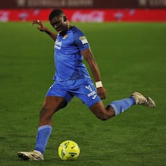 Nteka da un paso al frente