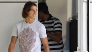 Ibrahimovic, operado con éxito de una fractura en la mano izquierda