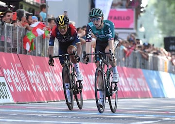 Llegada de Hindley y Carapaz.