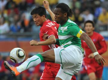 Costa de Marfil y Corea del Norte se jugaban la honrilla de no acabar últimos del Grupo G, pero los africanos tenían a Drogba como punta de lanza. Tanto costamarfileños como norcoreanos querían marcharse con un lavado de imagen. Los norcoreanos, para borrar la goleada sufrida ante Portugal (7-0), mientras que los africanos esperaban un milagro imposible: Portugal tenía que perder y ellos ganar por más de nueve goles de diferencia
