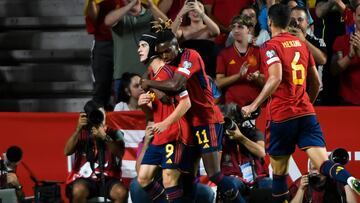 Nico y Gavi celebran el gol que abrió la victoria de España ante Chipre.