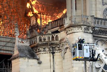 Devastador incendio de la catedral de Notre Dame, uno de los monumentos m¨¢s emblem¨¢ticos de Par¨ªs.