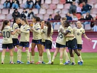 LOGROÑO, 08/02/2026.- Las jugadoras del Barcelona antes del partido de la Liga F que Dux Logroño y FC Barcelona disputan este domingo en el estadio de Las Gaunas. EFE/Fernando Díaz