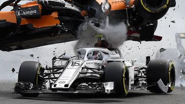 Alonso lleva un suelo nuevo y probó otros de repuesto