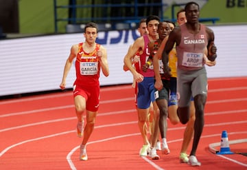 El atleta murciano realizó una prodigiosa carrera para llevarse el título en el 800 de Belgrado con 1:46.20. 