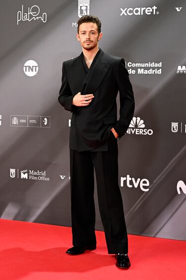 Ruggero posa en la alfombra roja. 