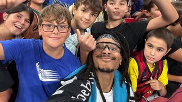 Moneke con la afición.