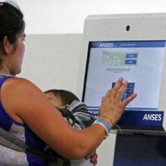 Bono de $15.000 ANSES: ¿puedo cobrarlo si recibí la AUH? ¿cómo hacerlo?