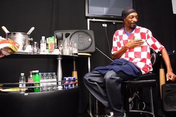 Quizá una de las camisetas con las que nadie imaginaba a Snoop Dogg, pero el estadounidense sorprendió portando los colores croatas.
