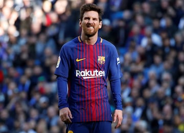 Barba más frondosa y peinado levantado. Look de Messi muy diferente a aquél con melena y sin barba de sus primeros años.