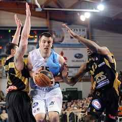 El ala-pívot Dylan Page firma con el Estudiantes por una campaña