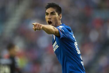 Cruz Azul cuenta con un plantel lleno de profundidad, con nombres que serían titulares en muchos equipos, pero tendrán que luchar por un sitio hasta con las uñas. Incluso, algunos como Javier Salas, Jordan Silva, Misael Domínguez y Martín Zuñiga podrían quedar fuera de las convocatorias. 