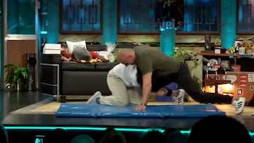 Una niña de 17 años se ‘pelea’ contra un Policía 30 kilos más pesado: tienen que ver como acabó