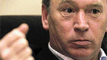 <b>FUTURO BLANQUIAZUL</B>. Javier Clemente tiene pensado comenzar a diseñar el futuro del equipo. Espera que sea en Primera, aunque la tarea no será fácil.