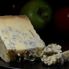 Los alimentos que debemos tirar si le sale moho y a los que les podemos cortar una parte