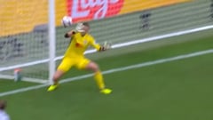 La mala suerte de Tiane Endler: casi impidió el gol de la mejor del mundo, pero pasó esto...