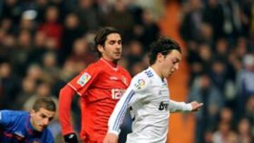 <b>GOLAZO DE CRACK. </b>Özil definió ante Javi Varas con una clase magistral.