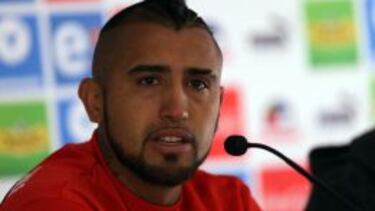 Arturo Vidal en la conferencia de prensa que pidió disculpas.